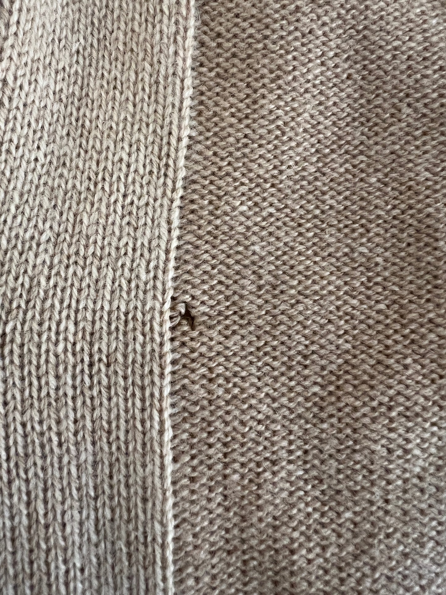 100% Cashmere Beige Sweater - Small