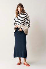 4061-09 Striped Taylor Roll Neck White/Navy ONE SIZE 100 Percent Cashmere AW22-KPA garment